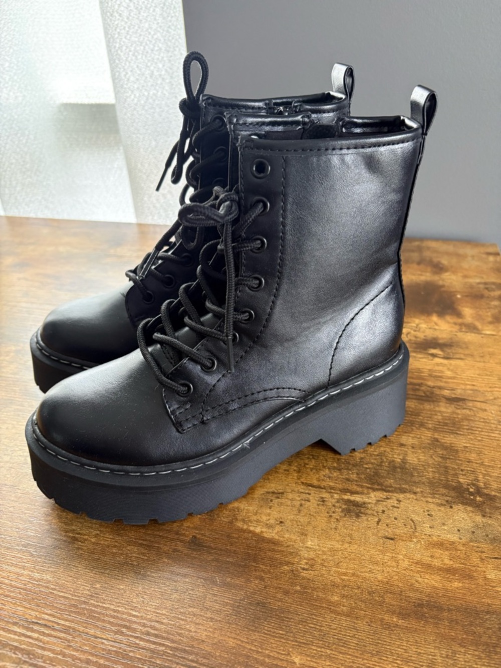 Women’s Black Lace-Up Platform Combat Boots Size 6 New Wild Fable